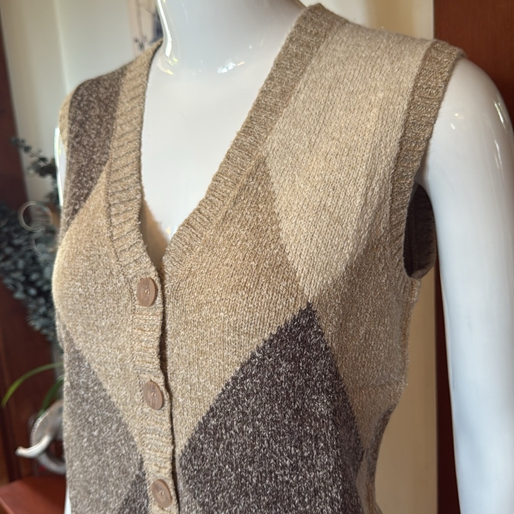 NWT northern reflections size small Argyle Knit Button-Up Vest